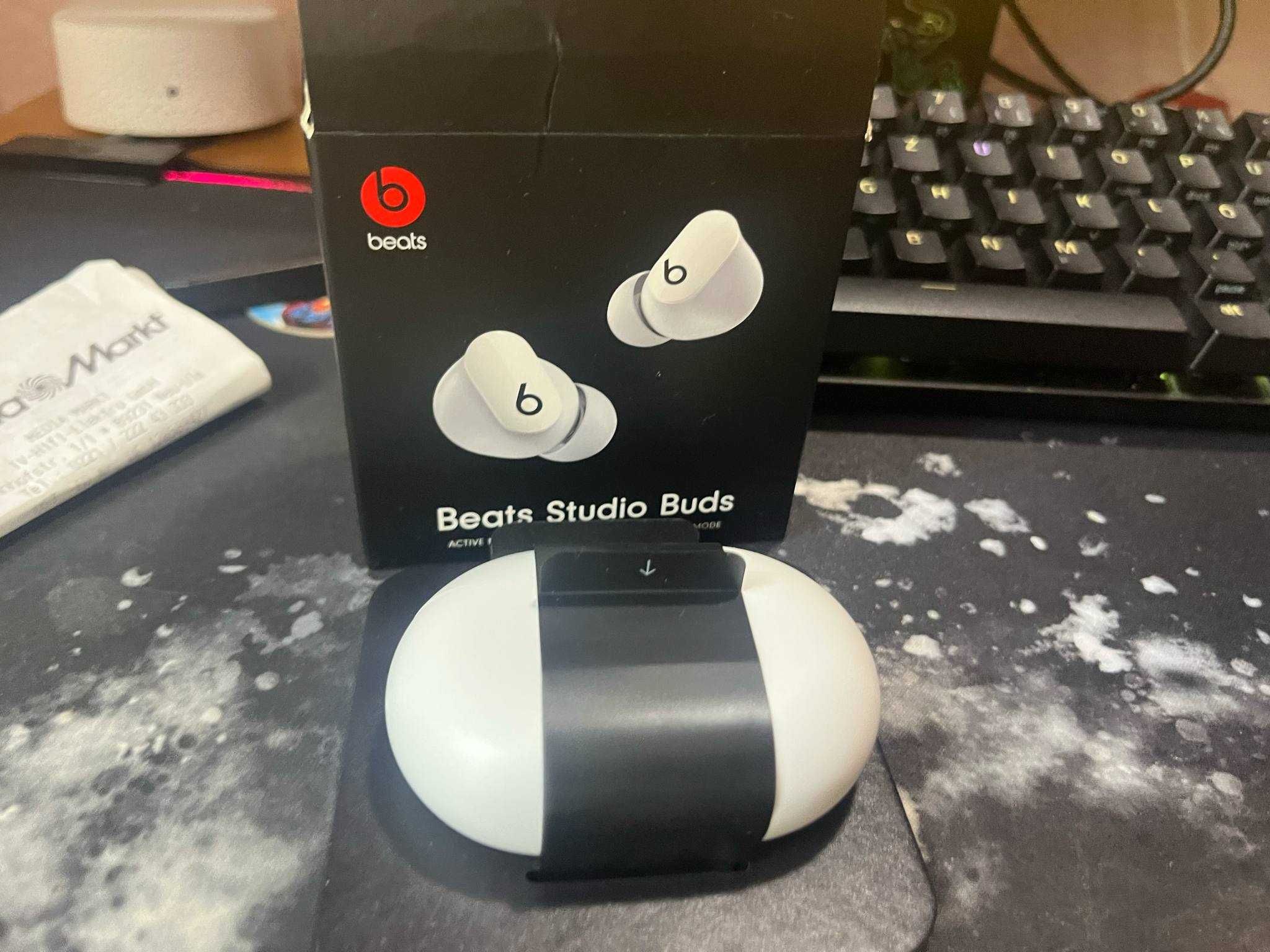 Безжични слушалки Beats Studio Buds, бял в гаранция