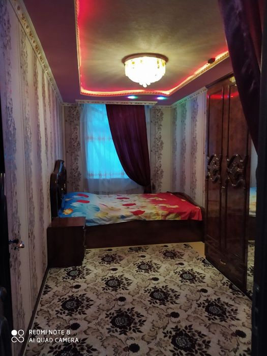 Ijaraga kvartira beriladi Aziz bozor yonda 2 xona 1 etaj l