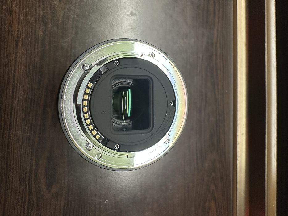 Sony E 18-135mm f / 3.5-5.6 OSS