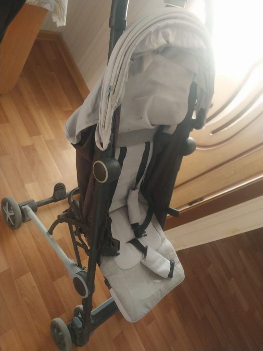 Продам коляску летняя легкая очень удобная