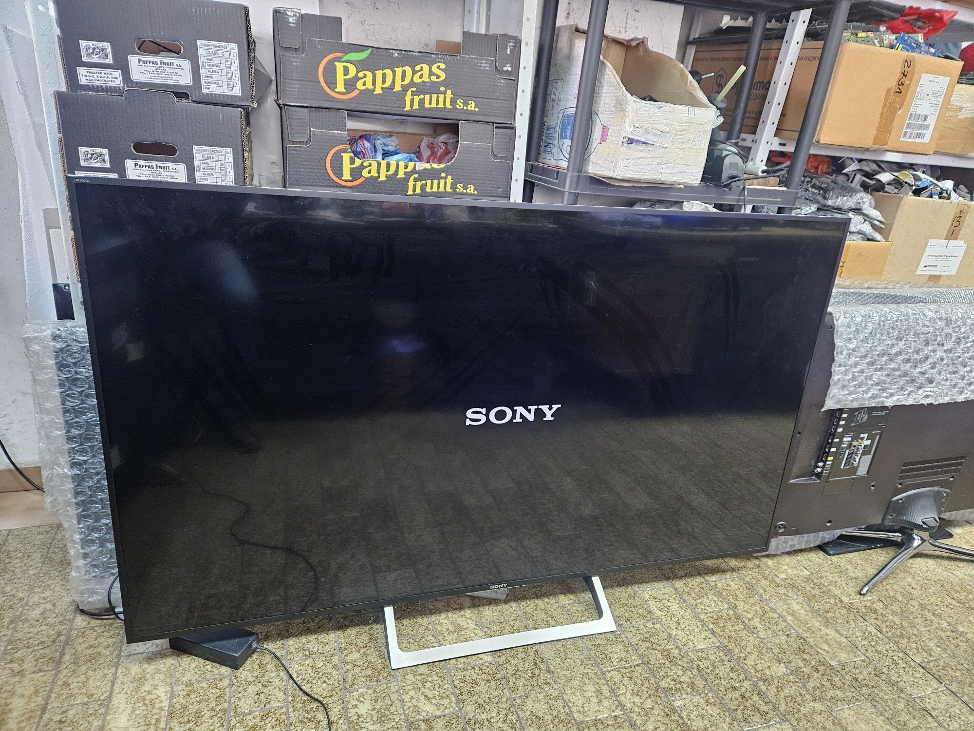 Продавам SONY KD-65XE8599