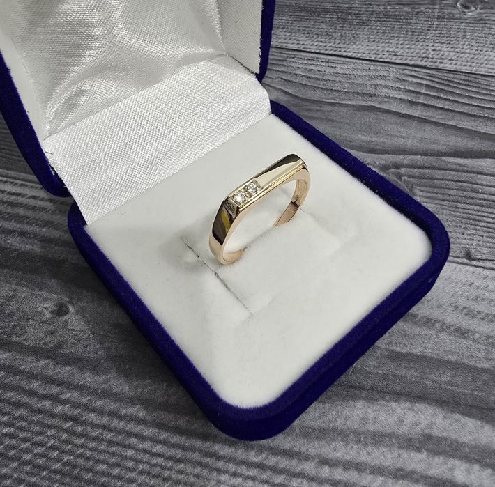 Золотое кольцо печатка вес 2.25гр 585пр Размер 19 Россия Код 3303