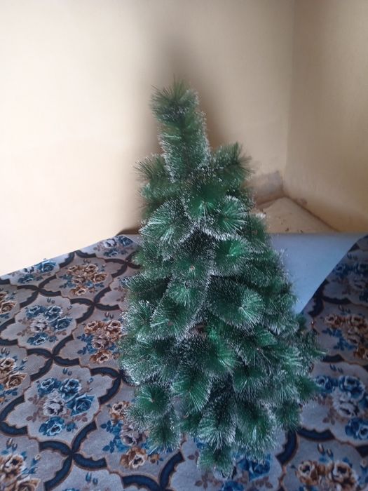 Yangi yil archasi sotiladi