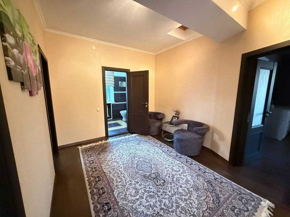 Продается  коттедж в центре города. Можно под коммерцию