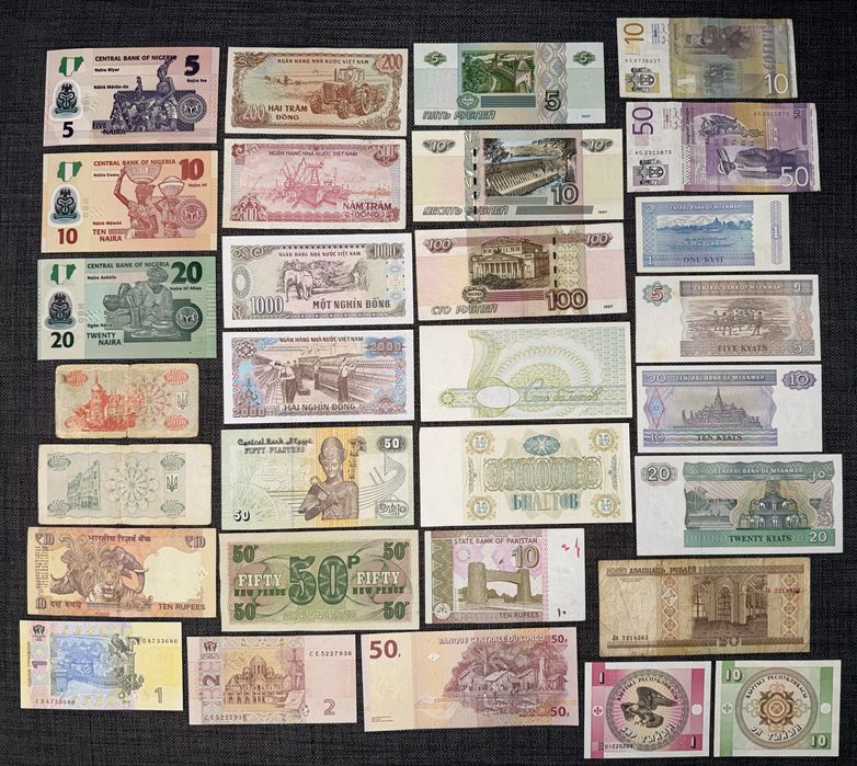 Lot 30 bancnote diferite