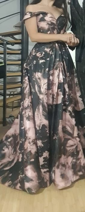 Vând rochiță de eveniment