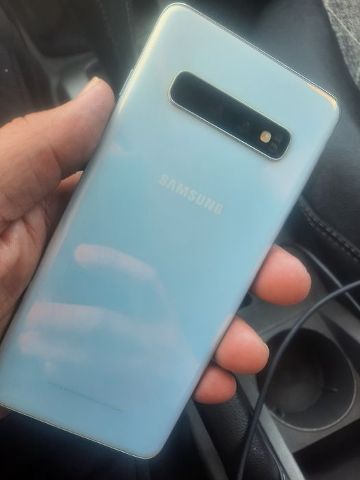 Продаю телефон самсунг с 10