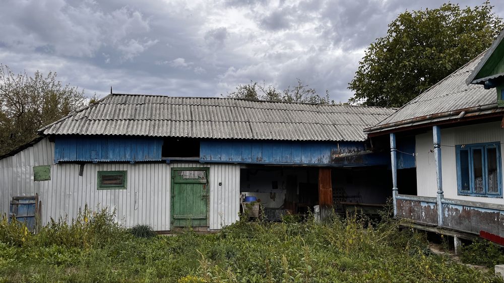 Vând casă bătrânească în satul Poiana (com Brusturi,Neamț)