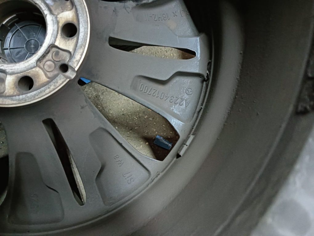 4 jante aliaj 18 inch originale Mercedes cu anvelope all sezon Micheli