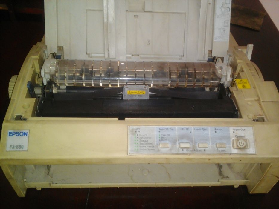 Продавам принтер Epson FX-880