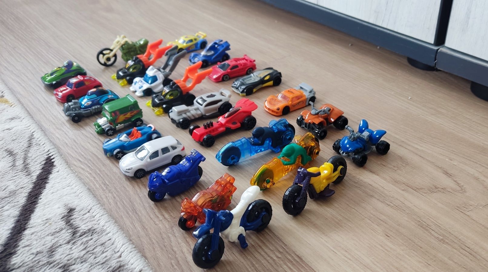 Лот киндер играчки