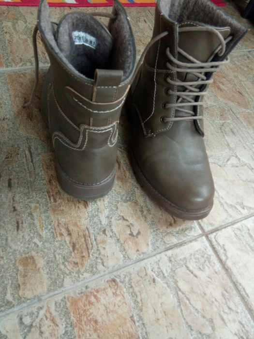 Vând ghete îmblănite noi 41