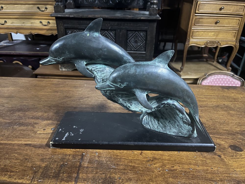 Vând delfini din bronz