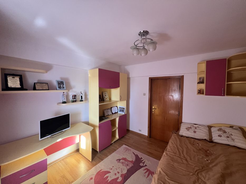 Set mobilă dormitor + pat cu saltea