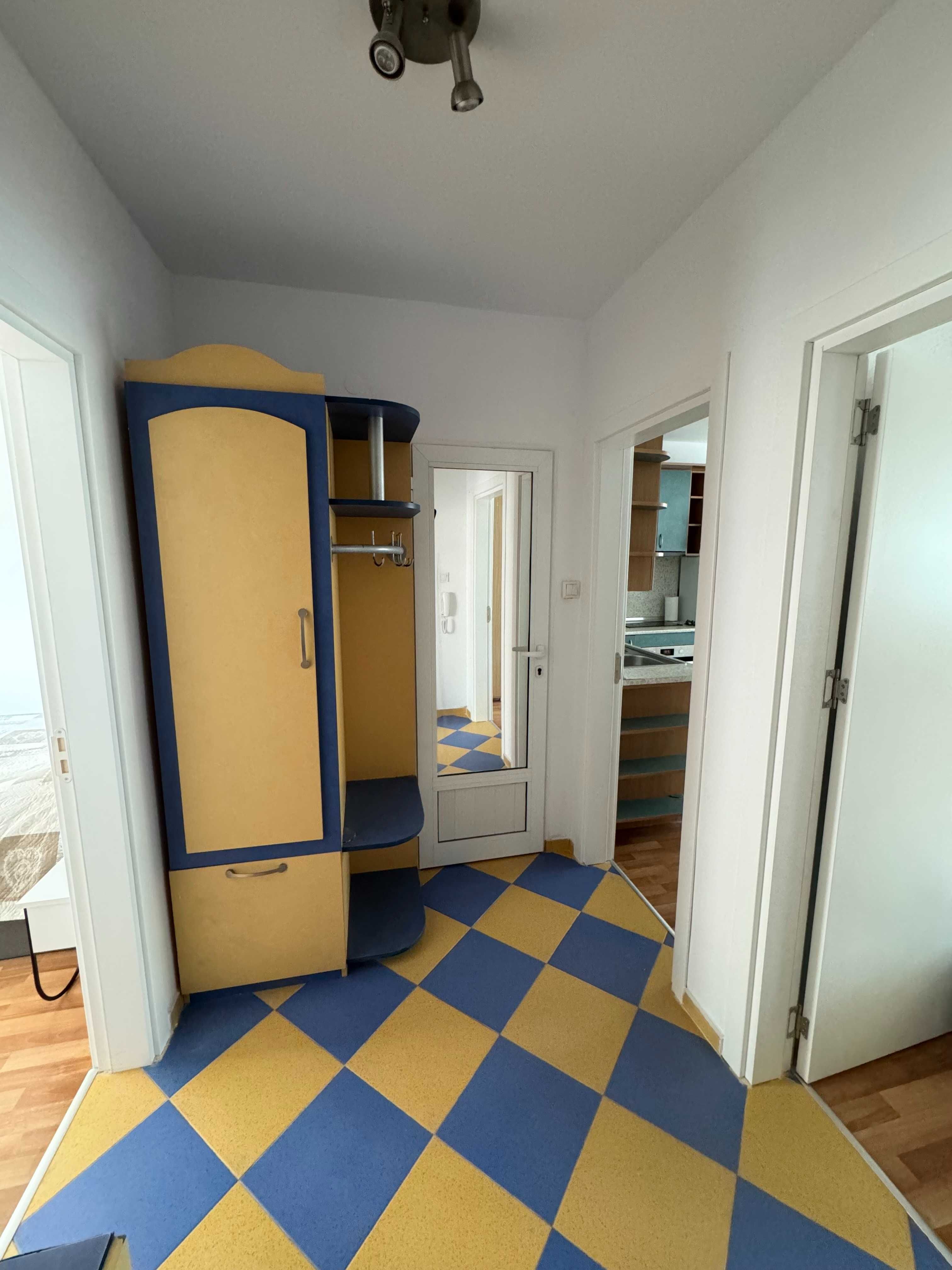Продава се 3-стаен апартамент - 71 кв.м, кв. Възраждане, Бургас