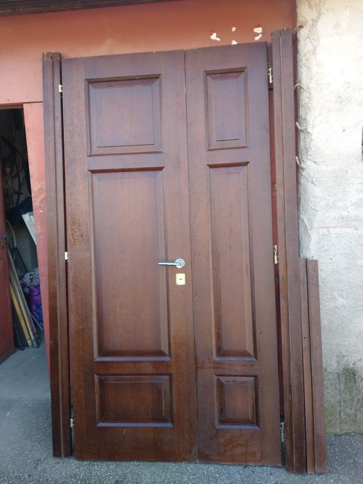 Use stejar masiv pentru intrare casa sau apartament