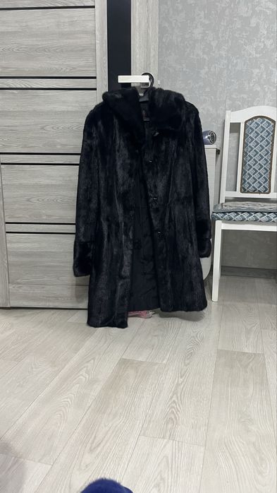 Продается цельная норковая шуба.