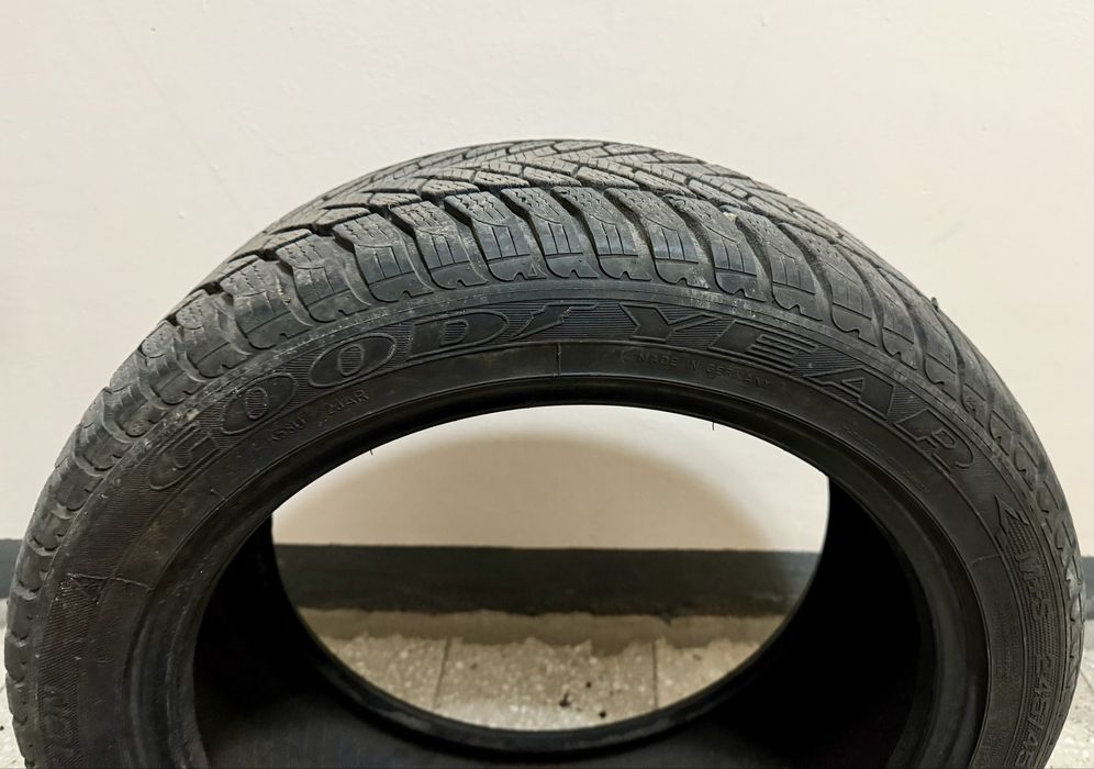 Зимна гума 245/45/18 Goodyear Eagle Ultra Grip