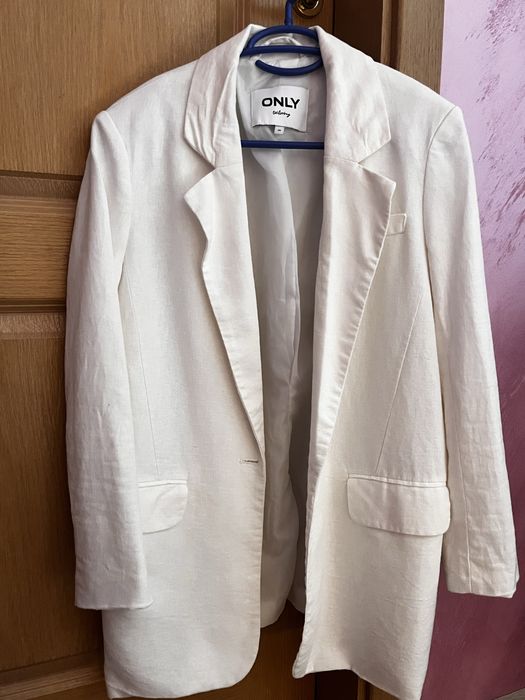 Елегантно дамско сако от марката ONLY Tailoring.