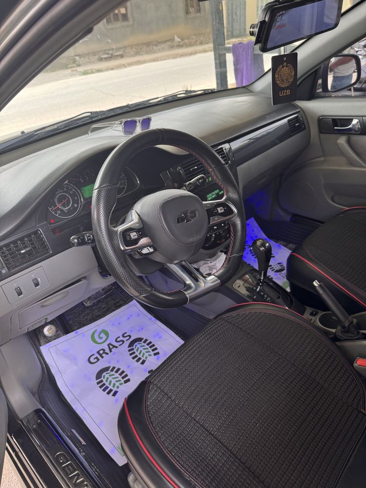 Jentra Elegant Plus 3 sotiladi yili 2020 yurgani 100ming narxi 11200$