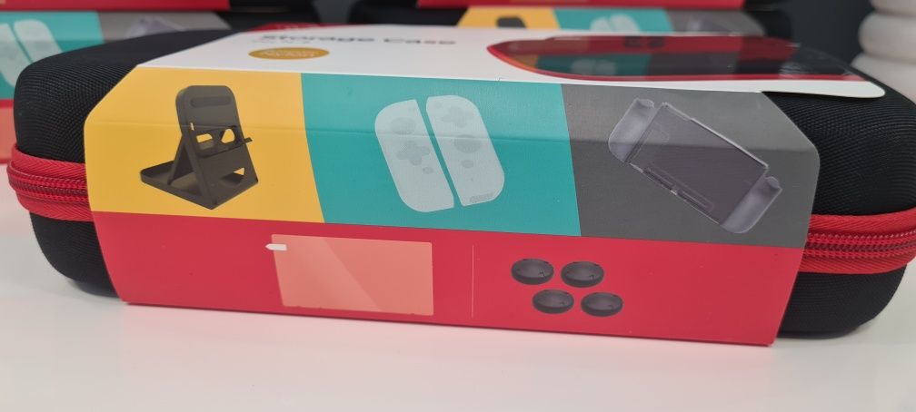 Nintendo switch case + accesories