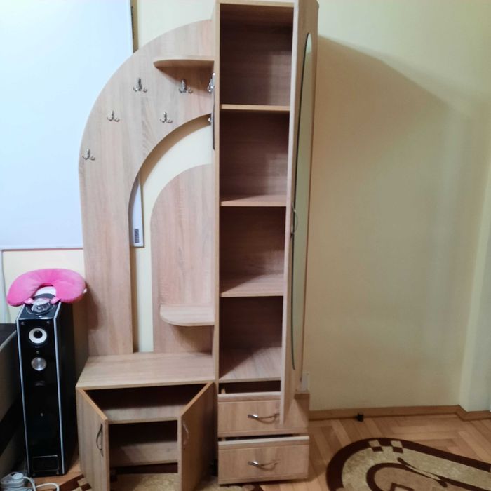 Vând mobilier hol puțin folosit!