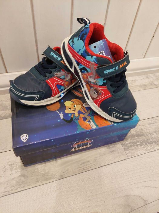 Обувки за момче, размери 21,26,27,28,30