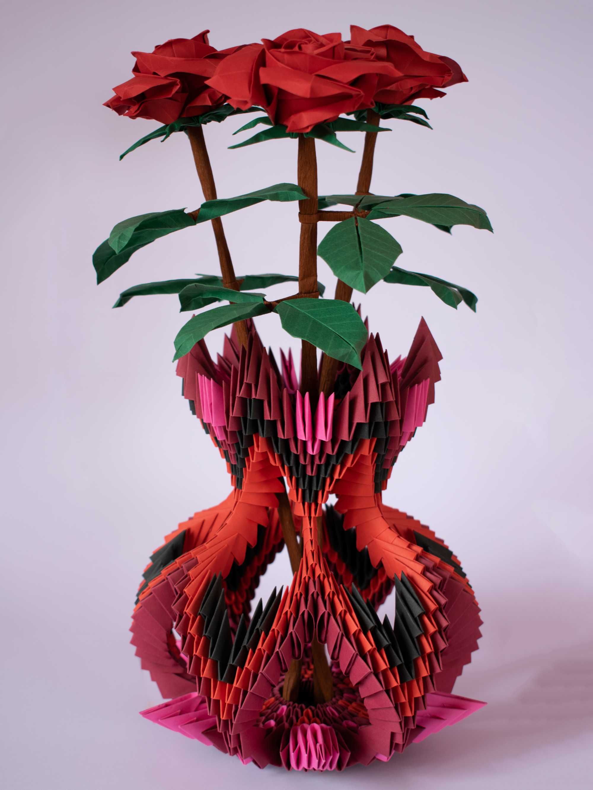 Vaze cu trandafiri origami