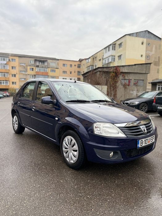 vând Dacia Logan 2010