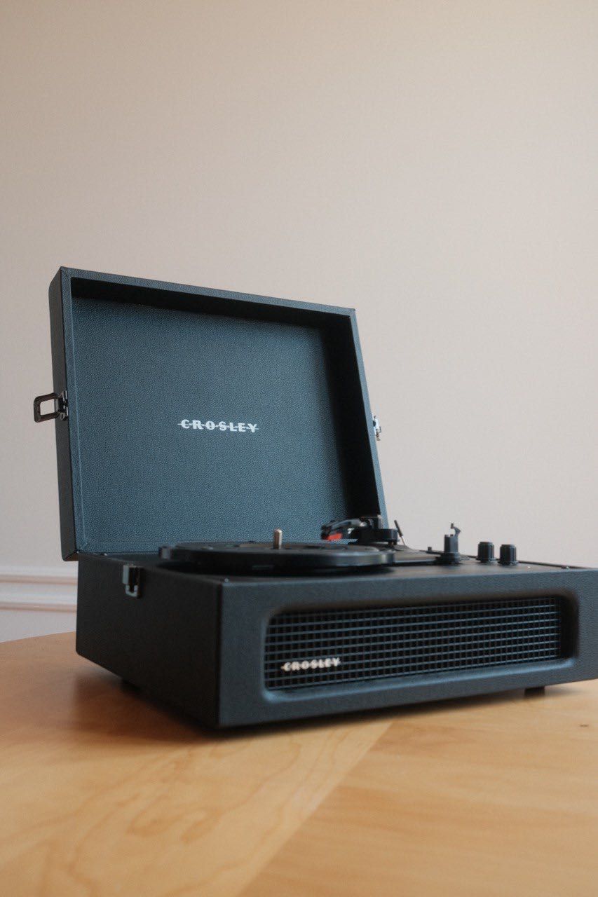Crosley Voyager CR8017B Портативен Грамофон - За Ремонт