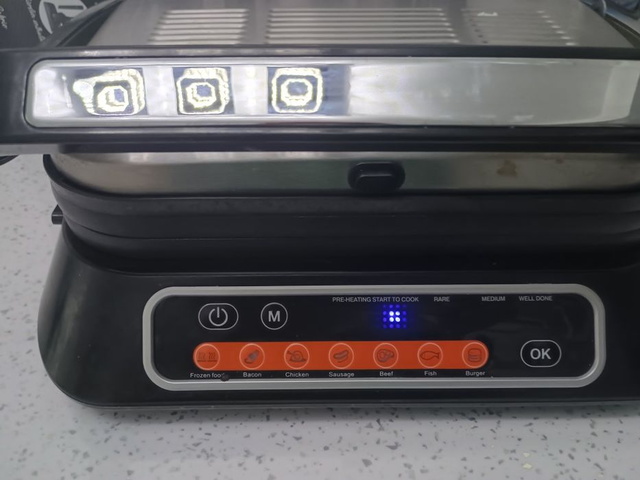 Grill VIVES,electric, placi antiaderente detașabile