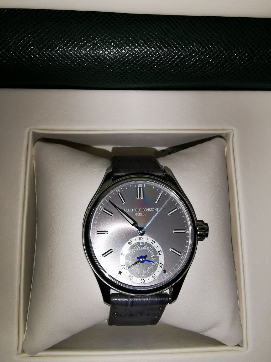 Продаю швейцарские смарт-часы FREDERIQUE CONSTANT GENEVE.