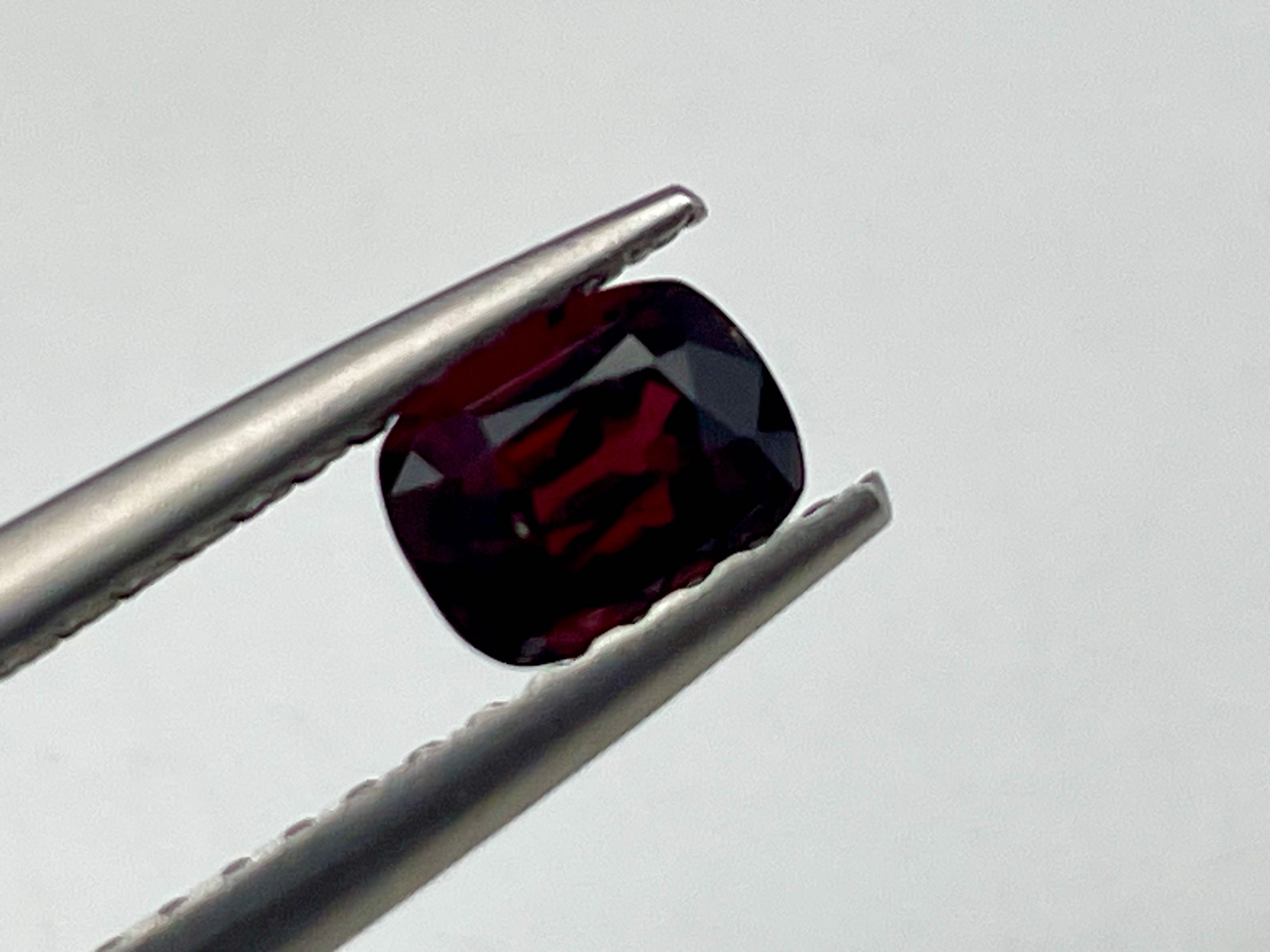 Бирмански шпинел 1.13ct. “Ярко червено” - AIG Сертификат