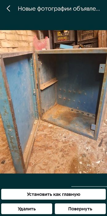 Большой железный сейф