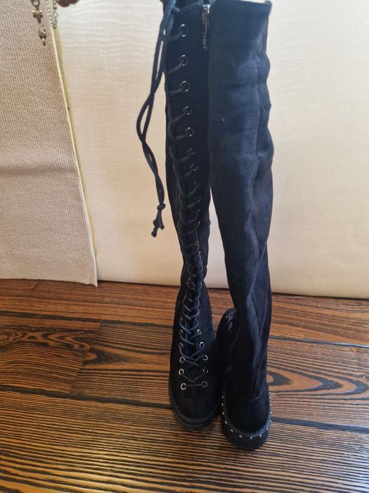 Cizme inalte de piele intoarsa