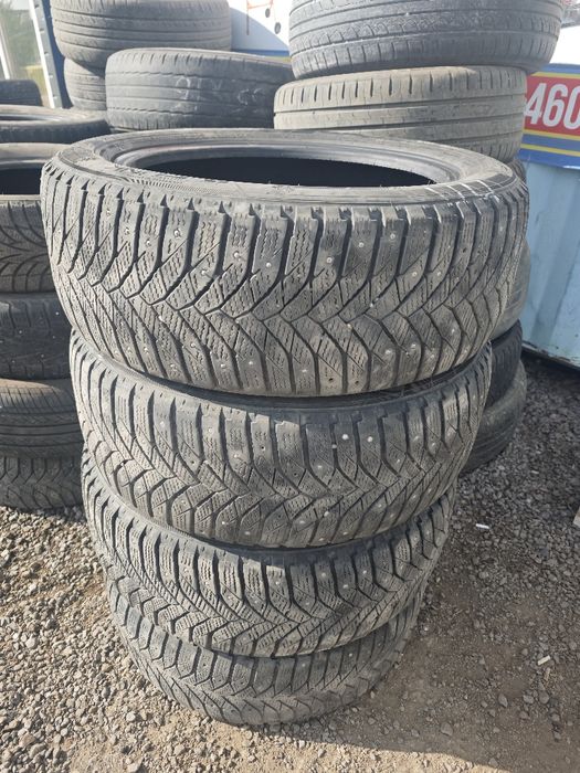 Продам зимние шины 215/55/R17