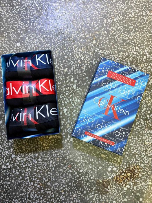 boxeri calvin klein model 2025