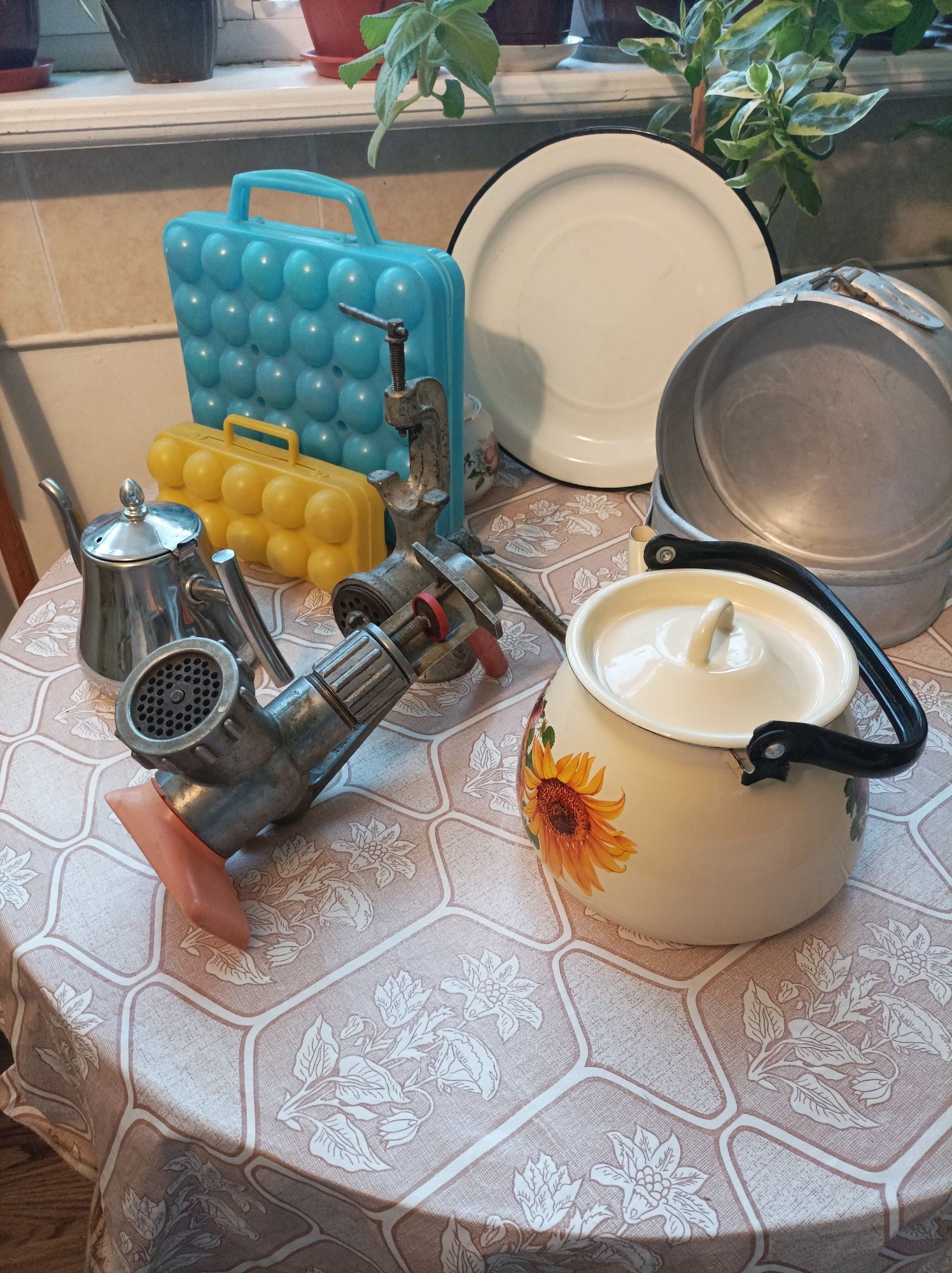 Чайники, мясорубки и другие кухонные