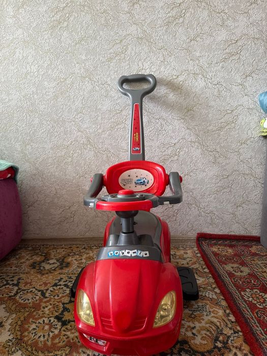 Продам детский толокар - машину с родительской ручкой и подставкой!