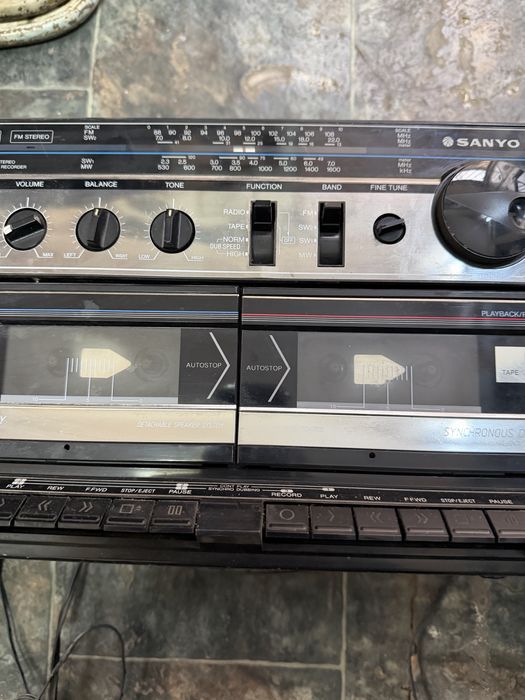 Sanyo MW170K двукасетъчен радио касетофон