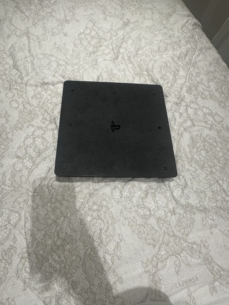 Продается Отличный PS 4 Slim 1Tera