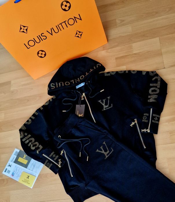Treninguri bumbac, accesorii metalice aurii, saculet, etichetă
