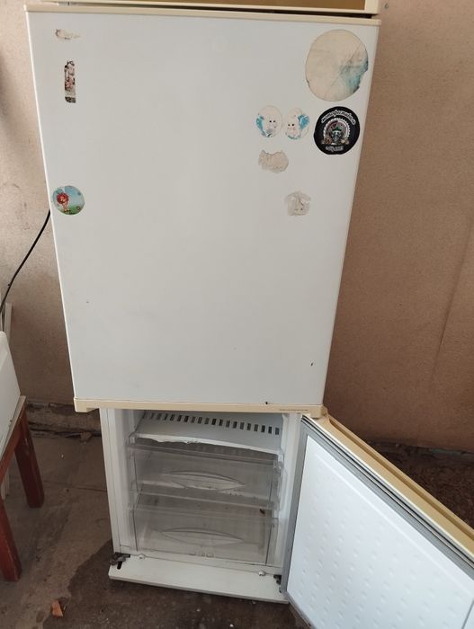 Холодильник б у продается на запчасти  15000