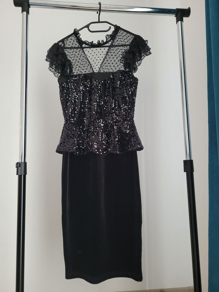 Vând rochie Fofy de catifea neagra