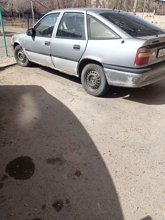 Продам машину Опель вектр 1.8