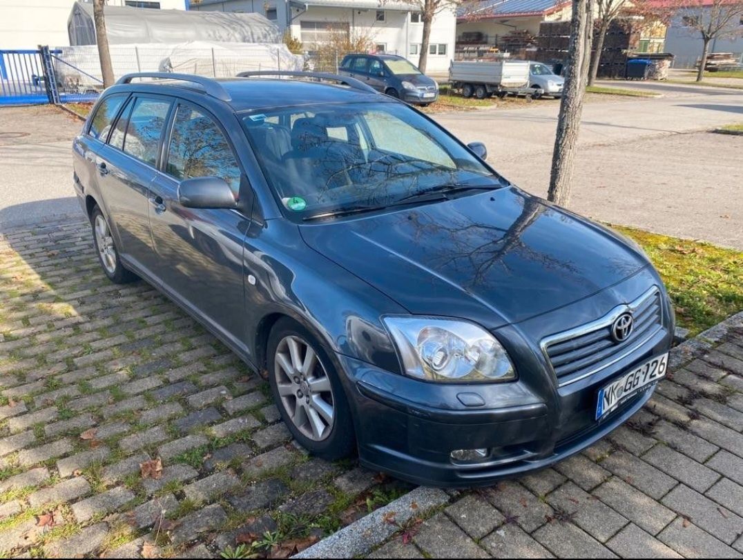 Dezmembrez Toyota Avensis 2.0 116 cp 2005