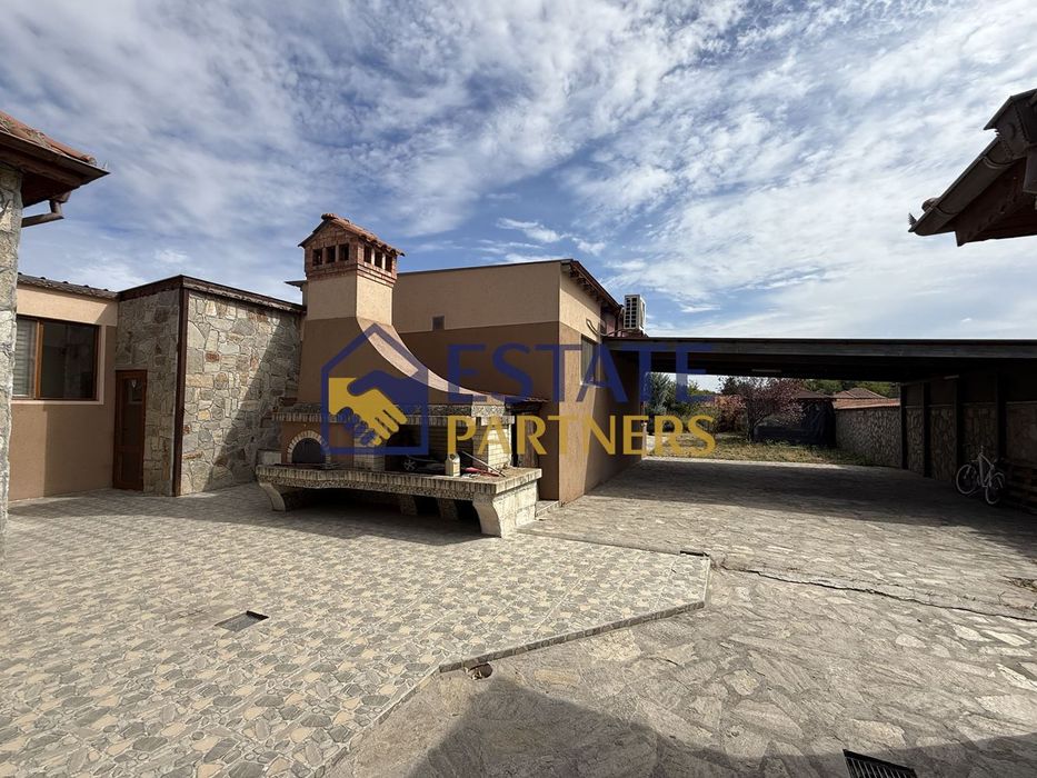 Къща в Пловдив, област-с.Дълбок извор площ 230 цена 207000