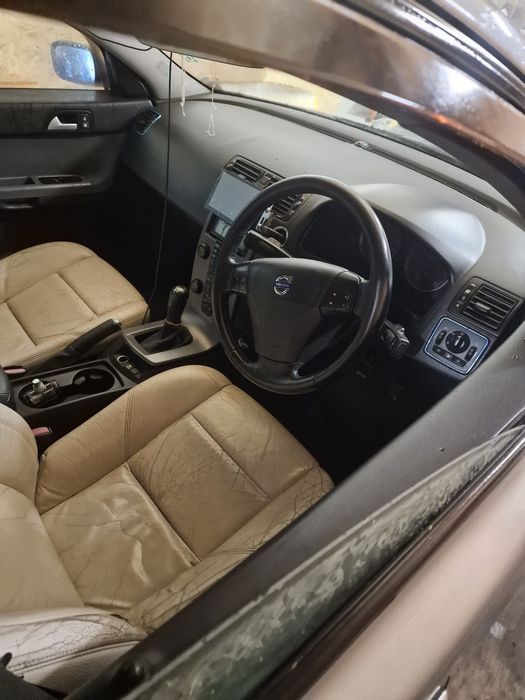 Volvo s40 2.0 diesel doar dezmembrez nu o vand întreaga