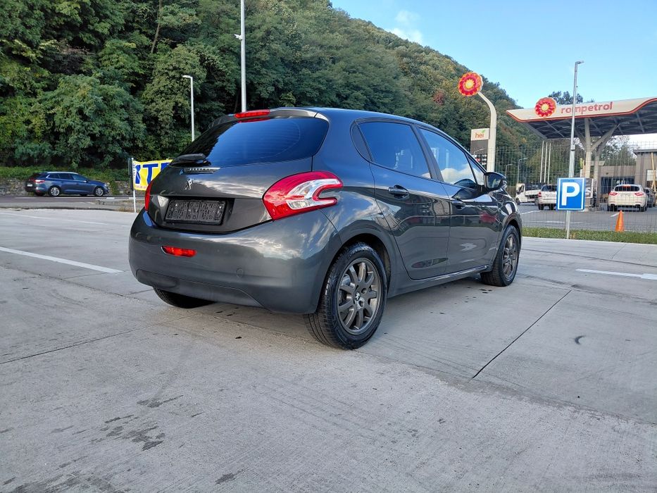 Peugeut 208 1,2 benzina an 2014 euro 5 Navigație/Incalzire scaune /