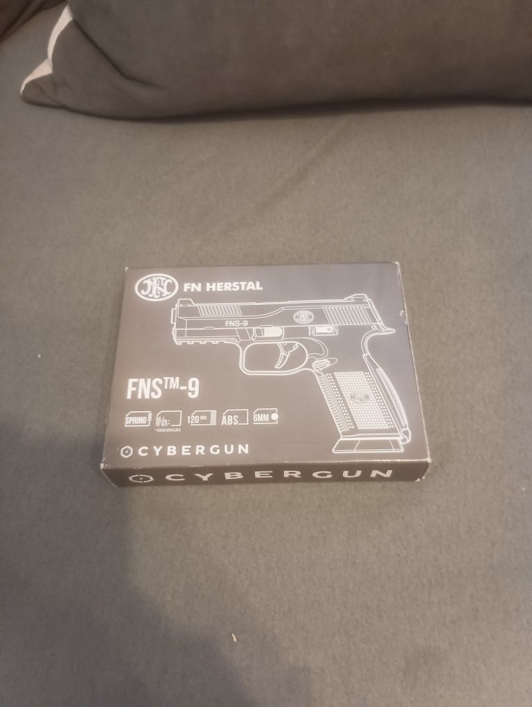 Спрингов пистолет FNS-9